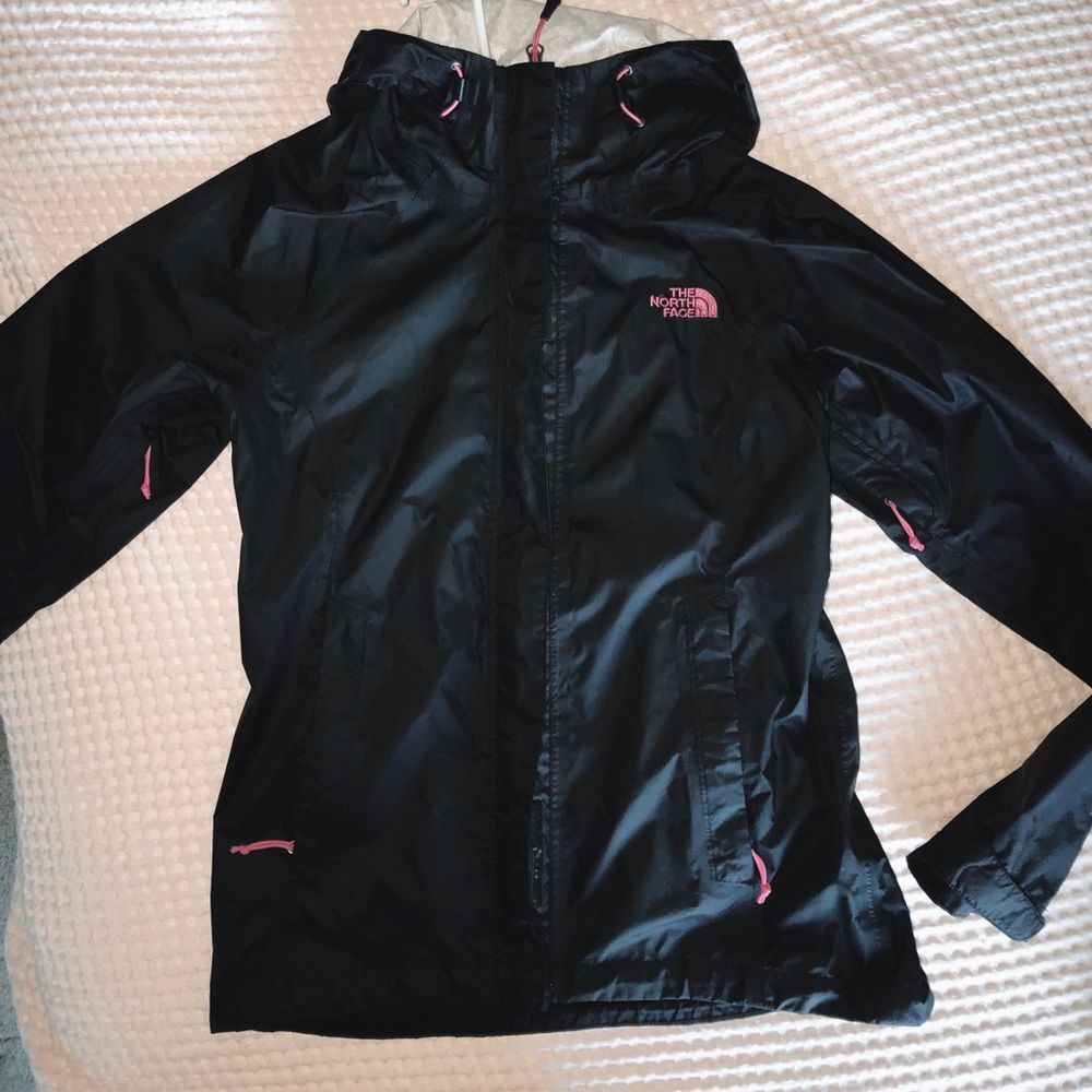 northface windbreaker